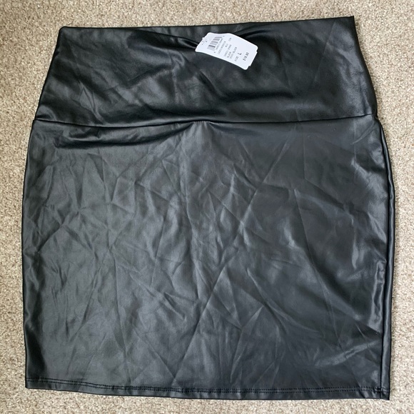 Windsor Black Leather Skirt - Picture 3 of 3